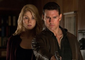 Rosamund Pike and Tom Cruise in "Jack Reacher."